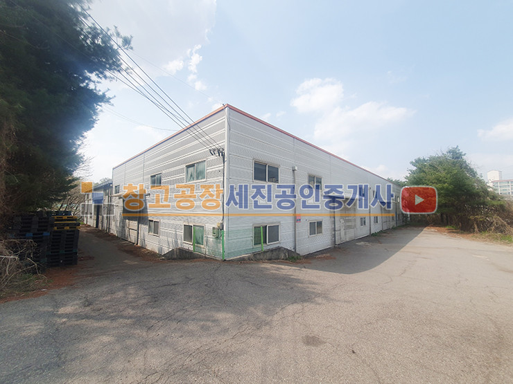 경기 파주시 조리읍 대원리 303평 통 공장, 내부 기둥 없음, 즉시 입주, 단독 마당, 2차선 도로변, 직관 연결, 대형차 진출입 월세 매물번호 13527 사진 1